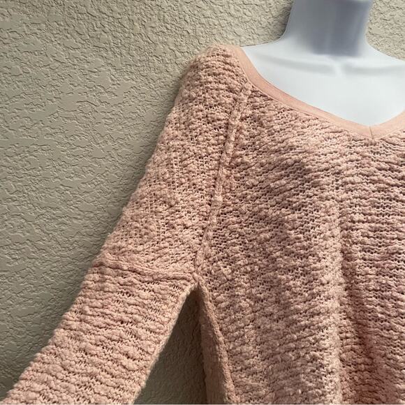 free people | finders keepers textured v-neck pink cotton sweater - Picture 3 of 9